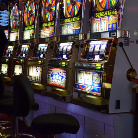 Interesting Points to Consider When You Play Casino Slots Online